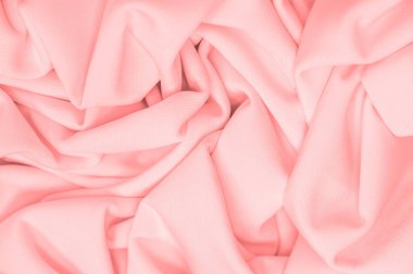 Kumaş soluk kırmızı renkli ipektir. Doku. Geçmişi. Şablon. İpek kumaşın parlak bir parıltısı ve yatay olarak çalışan karakteristik küçük kıvrımları vardır. Yumuşak kıvrımlar içinde uzanır