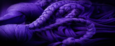 Doku, arka plan, desen. Mavi örgülü kumaş. Örülmüş forma ve kabartma desenli. Örgü ören örgüler..