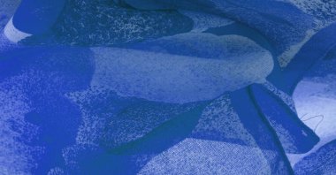 Doku. Geçmişi. şablon. Soyut mavi ipek şifon kumaş. Kot ipeği tafta renginde sanatsal düzen.