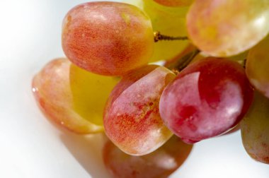 Taze üzümler, lezzetli meyveler.