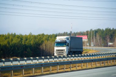 Nakliye aracı. - Kısa ve orta mesafelerde hızını, esnekliğini ve kapı kapı dolaşım hızını. Mallarınız Rusya 'nın herhangi bir yerine teslim edilecek Chelny 05 11 2020