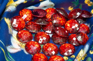 Dikilmiş yapay elmas arka plan, parlak duvar kâğıdı