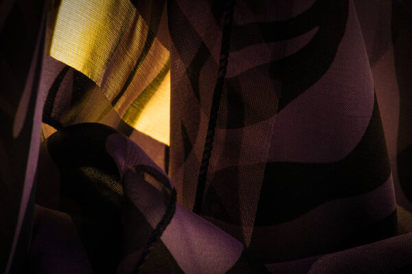 Текстура. Pattern.pattern. шелковая ткань в абстрактных оттенках коричневого и синего. шелковая текстура, роскошный атлас для абстракции, дизайн и обои, мягкий и размытый стиль, гладкие, черно-белые тона.