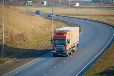 Nakliye aracı. - Kısa ve orta mesafelerde hızını, esnekliğini ve kapı kapı dolaşım hızını. Mallarınız Rusya 'nın herhangi bir yerine teslim edilecek Chelny 05 11 2020