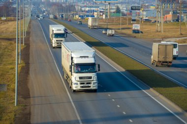 Nakliye aracı. Bu, malları karayoluyla taşımanın fiziksel süreci. Yüklü, boş, çapraz ticaret ve kabotaj. Ulaşım trafiği. Rusya Chelny 05 11 2020