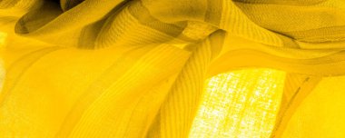 Doku. Geçmişi. Sarı renkli ipek kumaş, spektrumdaki yeşil ve turuncu arasındaki renk, maviye tamamlayıcı nitelikte birincil bir renk; olgun limon ya da yumurta sarısı gibi renklendirilmiş.