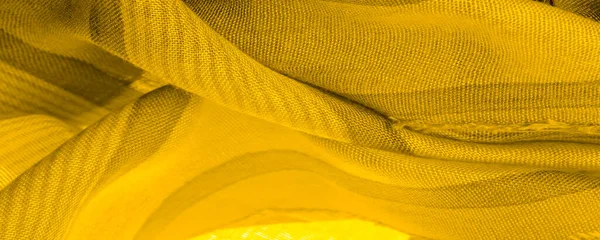 テクスチャ 黄色の絹織物 スペクトル内の緑とオレンジの間の色 青に相補的な一次減算色 熟したレモンや卵黄のような色 — ストック写真