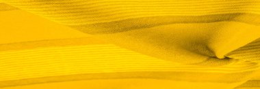 Doku. Geçmişi. Sarı renkli ipek kumaş, spektrumdaki yeşil ve turuncu arasındaki renk, maviye tamamlayıcı nitelikte birincil bir renk; olgun limon ya da yumurta sarısı gibi renklendirilmiş.