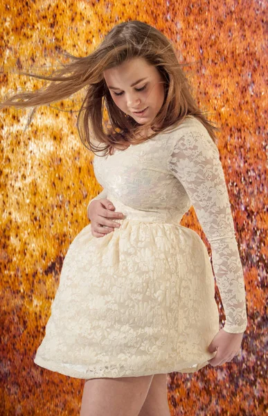 Όμορφο Κορίτσι Λευκό Φόρεμα Πορτρέτο Της Νεαρής Σέξι Γυναίκας Λευκό — Φωτογραφία Αρχείου