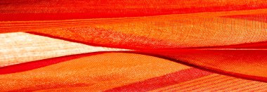 Doku. Geçmişi. Kumaş kırmızı-bordo, sarı çizgili. Burgundy kumaş renginde şarap