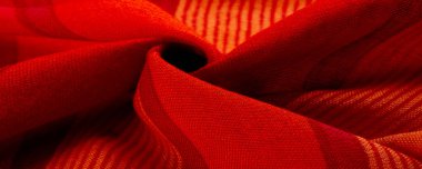 Doku. Geçmişi. Kumaş kırmızı-bordo, sarı çizgili. Burgundy kumaş renginde şarap