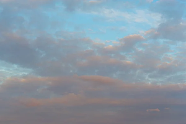 Fotografía Diseñador Cielo Nubes Acumulan Sobre Fondo Azul — Foto de Stock