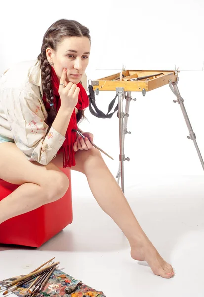  Mavi elbiseli güzel bir kadın resmi. Göz kamaştırıcı kadın, mavi elbise giyiyor.. 