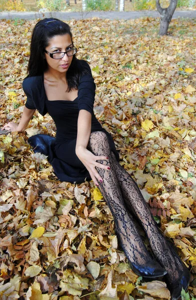 Model Open Air Girl Black Dress Black Shawl Autumn Park — Stock Photo, Image