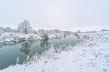 Güzel kış manzarası, karlı manzara