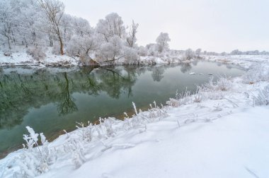Güzel kış manzarası, karlı manzara