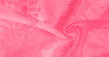 Kırmızı ipek kumaş, çayırda boyanmış çiçekler, çiçek arkaplanı. Renkli bir kompozisyonda bir sürü soluk çiçek. Arkaplan dokusu