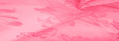 Kırmızı ipek kumaş, çayırda boyanmış çiçekler, çiçek arkaplanı. Renkli bir kompozisyonda bir sürü soluk çiçek. Arkaplan dokusu