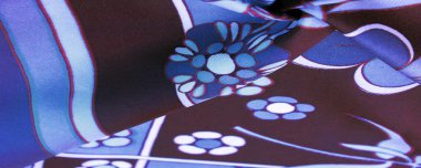 Kahverengi-mavi kumaş, beyaz çiçek desenli, geometrik çizgiler. Doku, arkaplan, desen