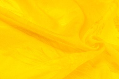 Sarı ipek kumaşlı, çiçekli, çiçekli. Renkli bir kompozisyonda bir sürü soluk çiçek. Arkaplan dokusu