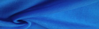 Lacivert ipek kumaş, mavi ince tahıl kumaşı. Masaüstü ürünü, görüntü perspektifi, stüdyo fotoğrafçılığı. ürün demo afişi.