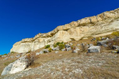 Gün ışığında güzel manzaranın resimsel görüntüsü