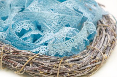 Gök mavisi dantel kurdele. Zarif renk dantel süsleme, zarif desen, kart yapmak için uygun, hediye paketi, fiyonk, mücevher tasarımı, çiçek düzenlemeleri, giysi aksesuarları, vb..