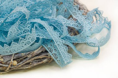 Gök mavisi dantel kurdele. Zarif renk dantel süsleme, zarif desen, kart yapmak için uygun, hediye paketi, fiyonk, mücevher tasarımı, çiçek düzenlemeleri, giysi aksesuarları, vb..