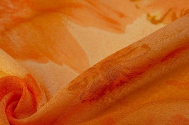 Boyanmış çayır çiçekleri ve çiçek arkaplanlı turuncu ipek kumaş. Renkli bir kompozisyonda bir sürü soluk çiçek. Arkaplan dokusu