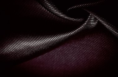 Çikolata rengi kumaş, ipek kumaş, yoğun dokuma, fotoğraf stüdyosu. Siyah, koyu gri, ışık ve gölge oyunu bu fotoğrafı eşsiz kılıyor. doku, arkaplan, desen, desen,