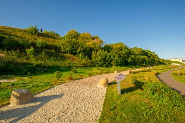 Bolgar 'daki Volga seti - Kırmızı Oda' dan Gabdrakhman 'ın kuyusuna kadar - 534 metre uzunluğunda - içerir. Üç bölgenin yeniden inşası: oyun, yürüyüş ve manzara