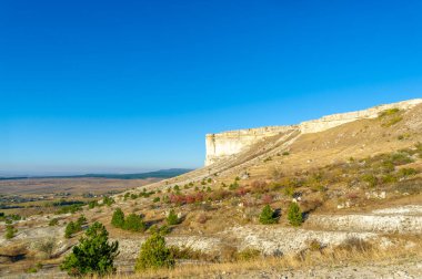 Gün ışığında güzel manzaranın resimsel görüntüsü