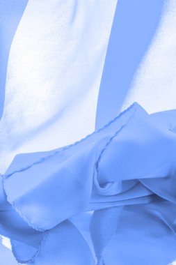 Mavi ipek kumaş, zarif dalgalı mavi saten, lüks kumaş, soyut tasarım. arkaplan dokusu, desen