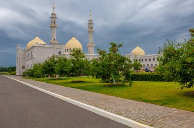 Volga Bulgaristan 'ın Bulgar kültür mirası olan Beyaz Cami, modern Tataristan' ın mimari mücevheri kabul ediliyor. 2019,08,10 Tataristan Rusya