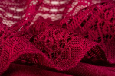 Kırmızı dantel kumaş, beyaz arka planda çiçek şekilli kırmızı dantel. arkaplan dokusu, desen.