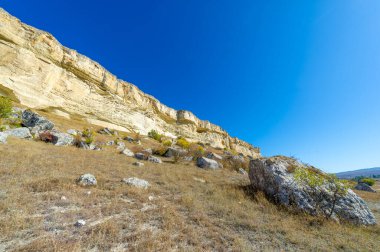 Gün ışığında güzel manzaranın resimsel görüntüsü