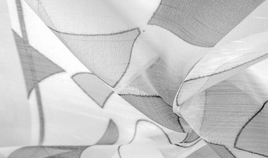 ince örülmüş kumaş - açık şeffaf, siyah ve beyaz, tek renkli geometrik renkler, ince yapışkan ipekten yapılmış bir peçe gibi. organza deseni.