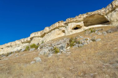 Gün ışığında güzel manzaranın resimsel görüntüsü
