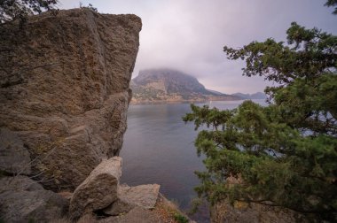 Gün ışığında güzel manzaranın resimsel görüntüsü