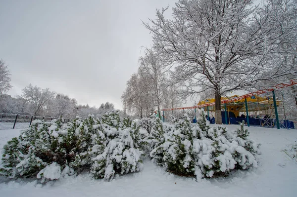 Snö Väcker Reaktioner Som Går Tillbaka Till Barndomen För Att — Stockfoto