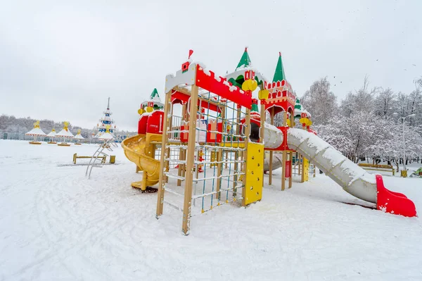 Schnee Ruft Reaktionen Hervor Die Bis Die Kindheit Zurückreichen Die — Stockfoto