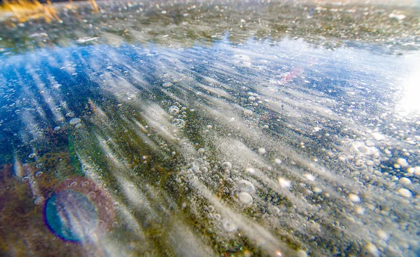 Vorst Straat Ijs Rivier Ijsbellen Vast Ijs Ongewoon Kleurrijke Ijs — Stockfoto