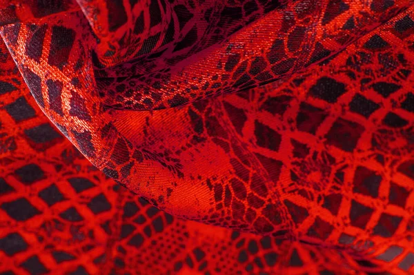 Tekstil malzemesinden kırmızı arka plan. dantel kumaş. Doğal yakut dokusu. Doku, arkaplan, desen.