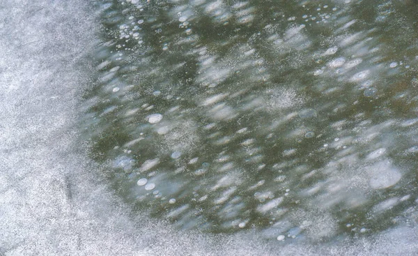 Sokakta Buz Var Nehirde Buz Var Buz Kabarcıkları Buzda Sıkışmış — Stok fotoğraf