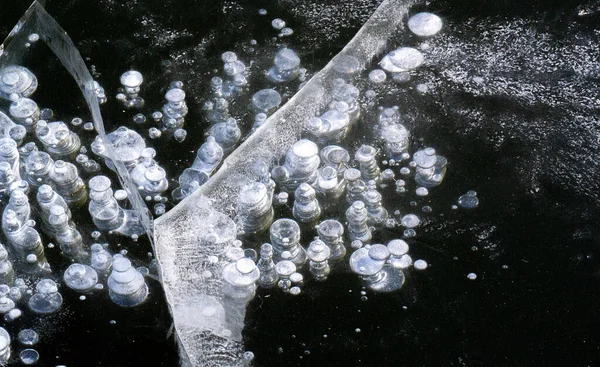 Ulici Mráz Led Řece Ledové Bubliny Zaseknuté Ledu Neobvykle Barevná — Stock fotografie