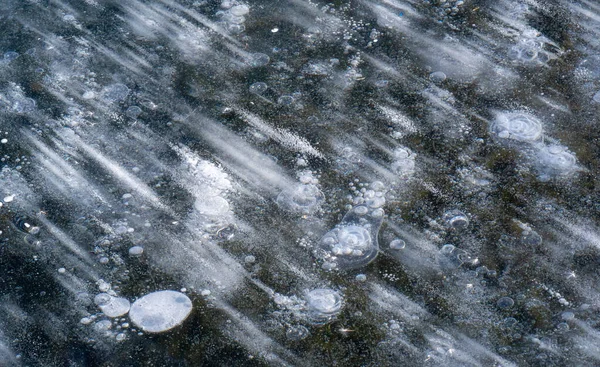 Улице Мороз Реке Лед Ледяные Пузырьки Застряли Льду Необычайно Красочная — стоковое фото