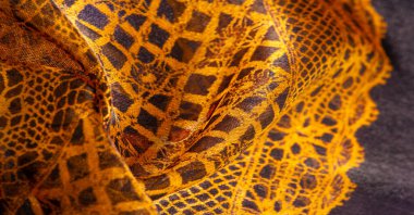 Tekstil malzemesinden kahverengi arka plan. dantel kumaş. Doğal kehribar dokusu. Doku, arkaplan, desen.