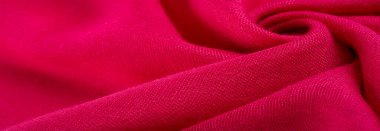 Kırmızılı ipek kumaş. İnce taneli Grunge yüzey dokusu, kızaran saten doku, yakut bir kumaş, ipek panorama, güzel yumuşak doğal bulanık desenli.