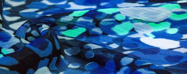 İpek kumaş, kadın eşarbı, beyaz-pembe-kırmızı-kahverengi soyut halkalar, desenli tasarım.,