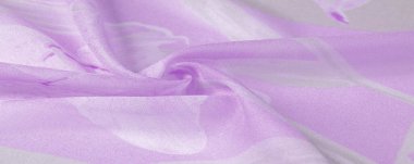 İpek kumaş, gümüş beyazı arka planda mor çiçekler. Pastel renkli bu hassas kumaş hayal gücünü canlandıracak. Doku, arkaplan deseni,